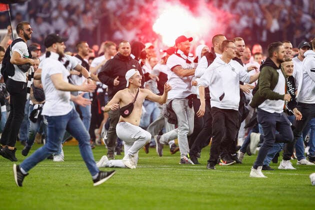 Eintracht Frankfurt v West Ham United UEFA Europa League The Eintracht Frankfurt fans invade the pitch and are allowed to reach the end where the West Ham fans are and goad them before the Police intervene at the end of the UEFA Europa League Semi-Final Second Leg match at the Deutsche Bank Park, Frankfurt Content Not Available For UK Newspapers Copyright: xPaulxChestertonx FIL-16873-0036 UK Newspapers OUT