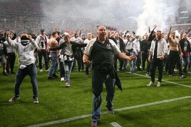 Eintracht Frankfurt v West Ham United UEFA Europa League The Eintracht Frankfurt fans invade the pitch and are allowed to reach the end where the West Ham fans are and goad them before the Police intervene at the end of the UEFA Europa League Semi-Final Second Leg match at the Deutsche Bank Park, Frankfurt Content Not Available For UK Newspapers Copyright: xPaulxChestertonx FIL-16873-0047 UK Newspapers OUT