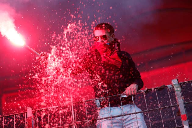 Eintracht Frankfurt v West Ham United UEFA Europa League A West Ham fan holds up a flare and another fan throws beer over him during the UEFA Europa League Semi-Final Second Leg match at the Deutsche Bank Park, Frankfurt Content Not Available For UK Newspapers Copyright: xPaulxChestertonx FIL-16873-0054 UK Newspapers OUT