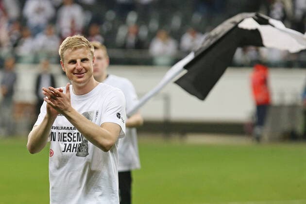 Martin Hinteregger Eintracht Frankfurt , No 13 applauds the fans , Eintracht Frankfurt West Ham United FC, soccer, UEFA Euro League, 2021 2022 season, semifinal second leg, home match, 07 04 2021, semifinal, soccer European Cup competition for club teams, European Cup competition, European Cup 2022