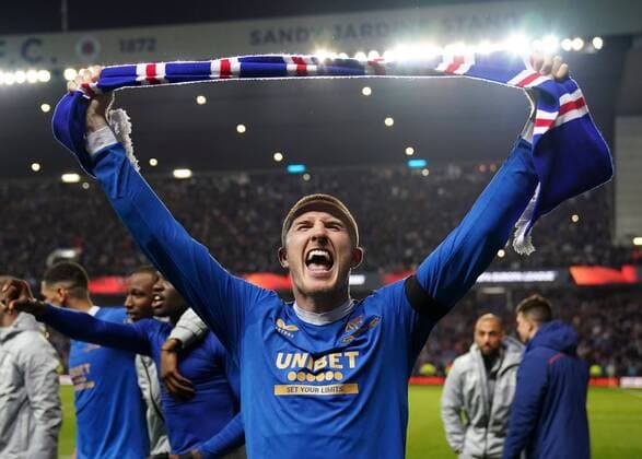 Sport Bilder des Tages Mandatory Credit: Photo by Stuart Wallace Shutterstock (12925383ay) John Lundstram of Rangers, who scored the winning goal, celebrates after the final whistle as Rangers progress to the UEFA Europa League Final after beating RB Leipzig 3-1 (agg. 3-2). Rangers v RB Leipzig, UEFA Europa League, Semi Final, Second Leg, Football, Ibrox Stadium, Glasgow, UK - 05 May 2022 EDITORIAL USE ONLY No use with unauthorised audio, video, data, fixture lists, club league logos or live services. Online in-match use limited to 120 images, no video emulation. No use in betting, games or single club league player publications. Rangers v RB Leipzig, UEFA Europa League, Semi Final, Second Leg, Football, Ibrox Stadium, Glasgow, UK - 05 May 2022 EDITORIAL USE ONLY No use with unauthorised audio, video, data, fixture lists, club league logos or live services. Online in-match use limited to 120 images, no video emulation. No use in betting, games or single club league player publications. Copyright: xStuartxWallace Shutterstockx 12925383ay
