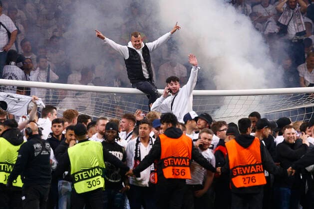 Eintracht Frankfurt v West Ham United UEFA Europa League The Eintracht Frankfurt fans and the Eintracht Frankfurt fans celebrate victory at the end of the UEFA Europa League Semi-Final Second Leg match at the Deutsche Bank Park, Frankfurt Content Not Available For UK Newspapers Copyright: xPaulxChestertonx FIL-16873-0174 UK Newspapers OUT
