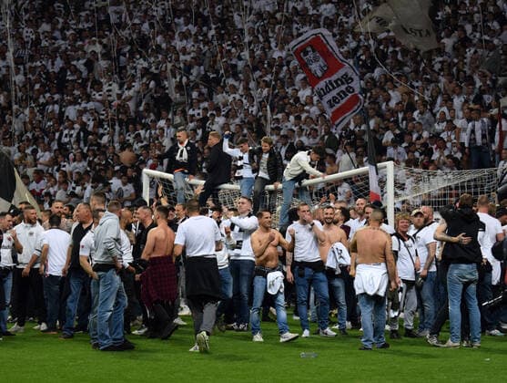 Eintracht Frankfurt fans storm the pitch after their team reached the final in Sevilla photographed on 05 5 2022 in Frankfurt at the Euopa League Pikal soccer match Eintracht Frankfurt vs West Ham United DFL DFB REGULATIONS PROHIBIT ANY USE OF PHOTOGRAPHS as IMAGE SEQUENCES and or QUASI VIDEO