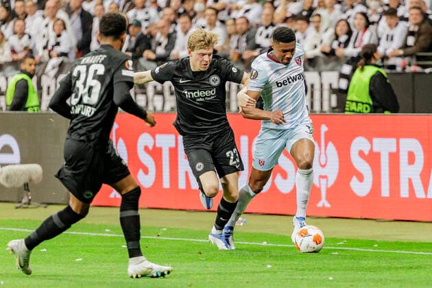 UEFA Europa League, Eintracht Frankfurt vs West Ham United, Deutsche Bank Park, Frankfurt, 05 05 2022 Jens Petter Hauge Eintracht Frankfurt 23 Ben Johnson West Ham United 31 , Eintracht Frankfurt vs West Ham United, Frankfurt, Deutsche Bank Park, 5 5 2022 Copyright: xBEAUTIFULxSPORTS Gawlikx