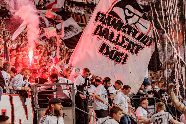 UEFA Europa League, Eintracht Frankfurt vs West Ham United, Deutsche Bank Park, Frankfurt, 05 05 2022 Eintracht fans come from the stands, Eintracht Frankfurt vs West Ham United, Frankfurt, Deutsche Bank Park, 5 5 2022 Copyright: xBEAUTIFULxSPORTS Gawlikx