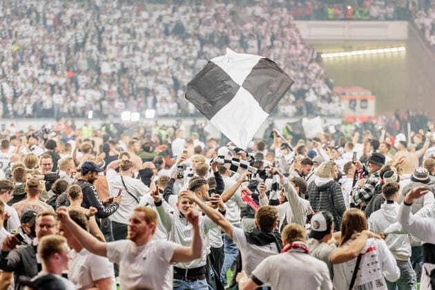 UEFA Europa League, Eintracht Frankfurt vs West Ham United, Deutsche Bank Park, Frankfurt, 05 05 2022 Total many Eintracht Fnas on the pitch, Eintracht Frankfurt vs West Ham United, Frankfurt, Deutsche Bank Park, 5 5 2022 Copyright: xBEAUTIFULxSPORTS Gawlikx