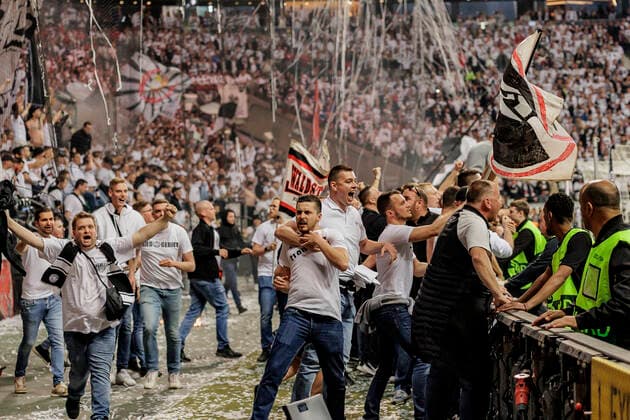 UEFA Europa League, Eintracht Frankfurt vs West Ham United, Deutsche Bank Park, Frankfurt, 05 05 2022 Celebrating Eintracht fans heading towards the field, Eintracht Frankfurt vs West Ham United, Frankfurt, Deutsche Bank Park, 5 5 2022 Copyright: xBEAUTIFULxSPORTS Gawlikx