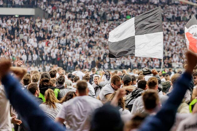 UEFA Europa League, Eintracht Frankfurt vs West Ham United, Deutsche Bank Park, Frankfurt, 05 05 2022 Eintracht fans celebrate just about everywhere, Eintracht Frankfurt vs West Ham United, Frankfurt, Deutsche Bank Park, 5 5 2022 Copyright: xBEAUTIFULxSPORTS Gawlikx