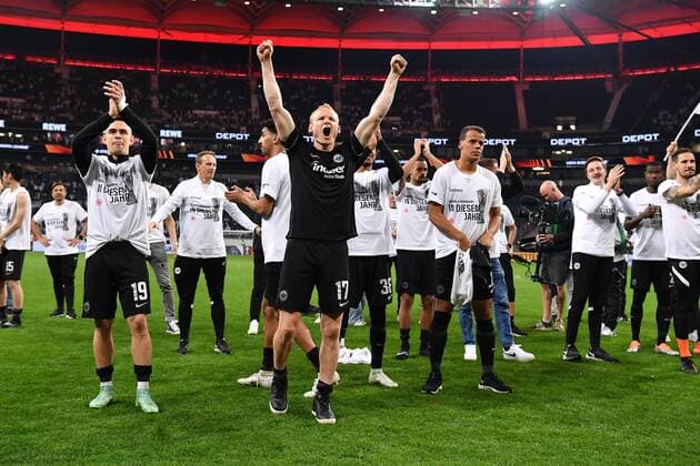 Soccer Europa League semifinal Eintracht Frankfurt West Ham United on 05 05 2022 at Deutsche Bank Park in Frankfurt Rafael Borre Frankfurt , Sebastian Rode Frankfurt , Ansgar Knauff Frankfurt , Timothy Chandler Frankfurt , celebrate the victory final entry final with fans xHDx