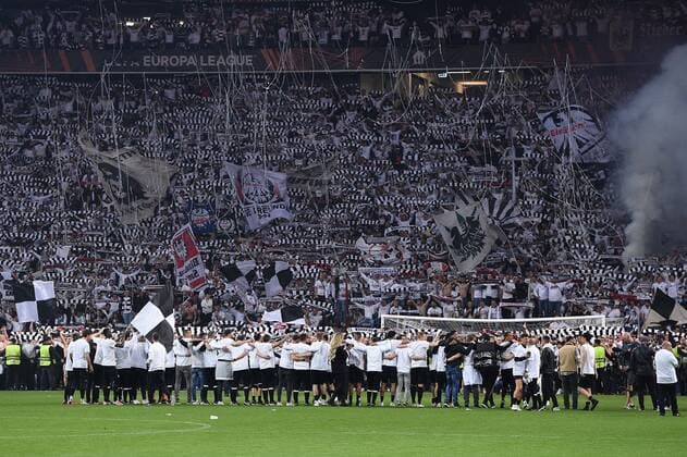 Soccer Europa League semifinal Eintracht Frankfurt West Ham United on 05 05 2022 at Deutsche Bank Park in Frankfurt Frankfurt players celebrate the victory final entry final with the fans xHDx
