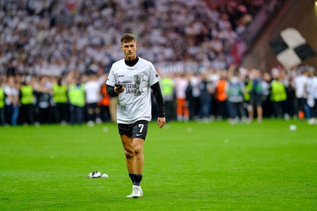 Ajdin Hrustic Eintracht Frankfurt, 7 after the victory, Eintracht Frankfurt vs West Ham United, football, Europa League, semifinals, second leg, season 2021 2022, 05 05 2022, Eintracht Frankfurt vs West Ham United, football, Europa League, semifinals, second leg, season 2021 2022, 05 05 2022 Frankfurt am Main Copyright: xEibner-Pressefotox EP_EER