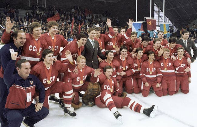 Ice hockey, Eishockey U.S.S.R. CHAMPIONS OLYMPICS 58160 18.02.1984 Soviet ice-hockey select team wins Fourteenth Winter Olympics. Dmitryi Donskoy Sputnik Sarajevo Bosnia and Herzegovina  Copyright: xDmitryixDonskoyx