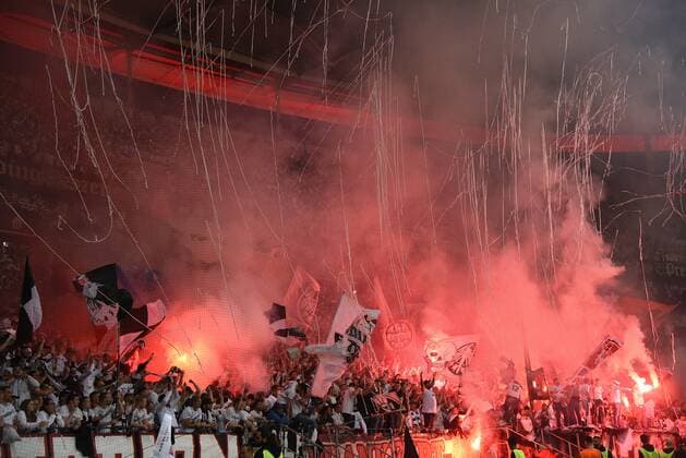 05 05 2022Frankfurt am Main, Deutsche Bank Park Football, UEFA Europa League semifinal Eintracht Frankfurt West Ham United the atmosphere at Eintracht Frankfurt Utras is not to be outdone and is fired up with pyrotechnics emspor, DFL regulations prohibit any use of photographs as image sequences and or quasi video