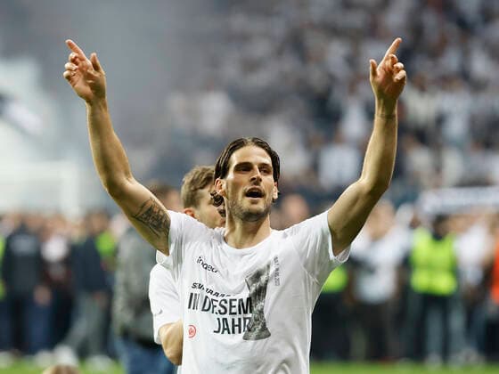 05 05 2022, football, Europa League, semi-final, Eintracht Frankfurt West Ham United, GER, Frankfurt am Main, Deutsche Bank Park picture v li Goncalo Paciencia Eintracht Frankfurt celebrates with the fans Copyright: HMBxMedia xHeikoxBecker