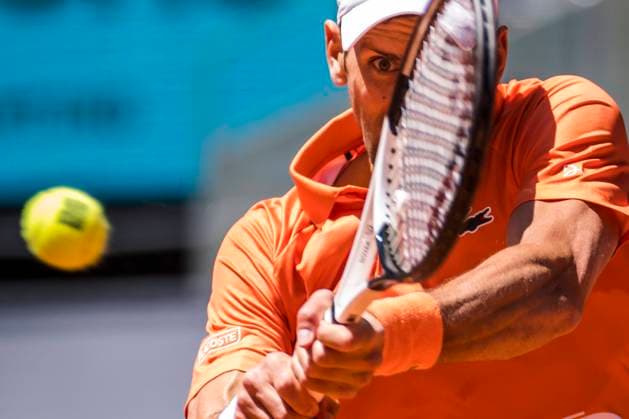May 6, 2022, Madrid, Madrid, Spain: NOVAK DJOKOVIC (SRB) returns the ball to Hubert Hurkacz (POL) at Day 9 of the Madrid Open 2022. Madrid Spain - ZUMAo105 20220506_zap_o105_010 Copyright: xMatthiasxOesterlex