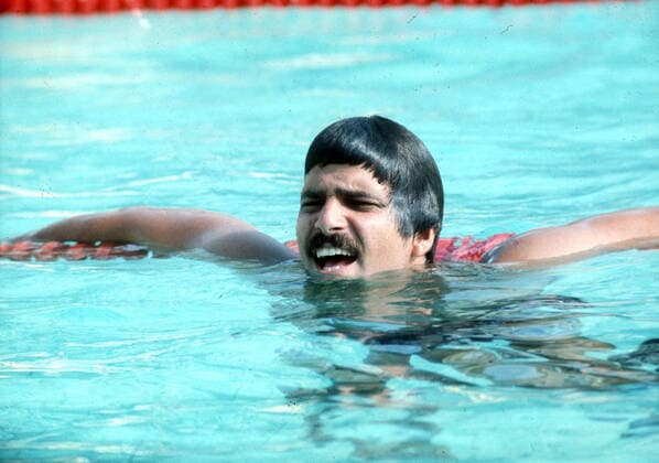 European Swimming Championships in Jönköping Sweden 1977 As a guest the seven-time Olympic champion from Munich 1972, Mark Spitz USA, did not miss the opportunity to test the competition pool 18 08 1977 HM