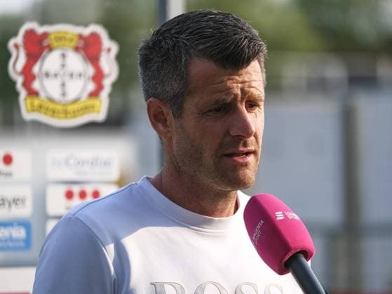 Leverkusen, Germany, May 6th 2022 Jens Scheuer (Head Coach FC Bayern Munich) gives an interview to Magenta at the Frauen Bundesliga game between Bayer 04 Leverkusen and Fc Bayern Muenchen at Ulrich Haberland Stadium in Leverkusen, Germany Tatjana Herzberg SPP Bayer 04 Leverkusen v Fc Bayern Muenchen, Flyeralarm Frauen Bundesliga, Leistungszentrum Kurtekotten 