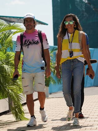 FORMULA 1 CRYPTO COM MIAMI GRAND PRIX 06 05 2022, Miami International Autodrome, Miami, FORMULA 1 CRYPTO COM MIAMI GRAND PRIX ,in picture Fernando Alonso ESP , Alpine F1 Team with new girlfriend Andrea Schlager nordphotoxGmbHx xBratic nph00250