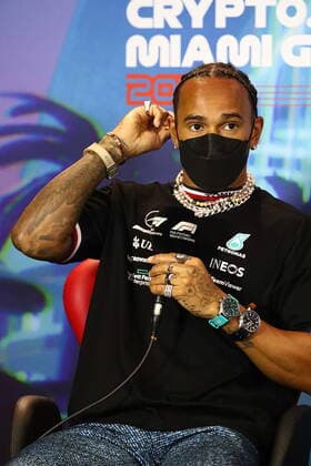FORMULA 1 CRYPTO COM MIAMI GRAND PRIX 06 05 2022, Miami International Autodrome, Miami, FORMULA 1 CRYPTO COM MIAMI GRAND PRIX ,in the picture Lewis Hamilton from Great Britain from Team Mercedes with a lot of jewelry and three wrist watches as a statement to the FIA discussion about the ban of jewelry during the race nordphotoxGmbHx xBratic nph00250