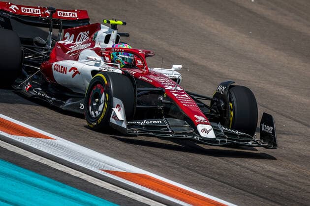 24 ZHOU Guanyu (chi), Alfa Romeo F1 Team ORLEN C42, action during the Formula 1 Crypto.com Miami Grand Prix 2022, 5th round of the 2022 FIA Formula One World Championship, WM, Weltmeisterschaft on the Miami International Autodrome, from May 6 to 8, 2022 in Miami Gardens, Florida, United States of America - F1 - MIAMI GRAND PRIX 2022 DPPI Panoramic  GOOD7027