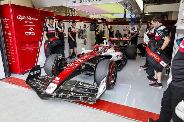 24 ZHOU Guanyu (chi), Alfa Romeo F1 Team ORLEN C42, action during the Formula 1 Crypto.com Miami Grand Prix 2022, 5th round of the 2022 FIA Formula One World Championship, WM, Weltmeisterschaft on the Miami International Autodrome, from May 6 to 8, 2022 in Miami Gardens, Florida, United States of America - F1 - MIAMI GRAND PRIX 2022 DPPI Panoramic  _DEL8716