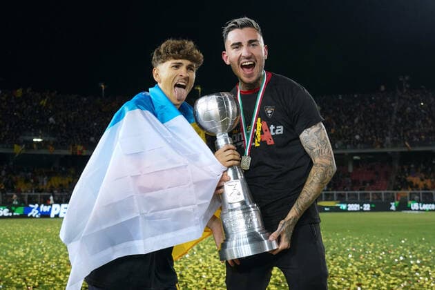 May 6, 2022, Lecce, Italy: Lecce, Italy, Stadio Via del Mare, May 06, 2022, Pablo Rodriguez (US Lecce) and Raul Asencio (US Lecce) during US Lecce vs Pordenone Calcio - Italian soccer Serie B match. Italian soccer Serie B match - US Lecce vs Pordenone Calcio, Lecce, Italy - ZUMAl164 20220506_zsa_l164_312 Copyright: xEmmanuelexMastrodonatox