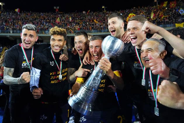May 6, 2022, Lecce, Italy: Lecce, Italy, Stadio Via del Mare, May 06, 2022, US Lecce celebrates for the championship victory during US Lecce vs Pordenone Calcio - Italian soccer Serie B match. Italian soccer Serie B match - US Lecce vs Pordenone Calcio, Lecce, Italy - ZUMAl164 20220506_zsa_l164_316 Copyright: xEmmanuelexMastrodonatox