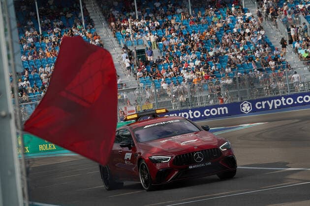 FORMULA 1 CRYPTO COM MIAMI GRAND PRIX 07 05 2022, Miami International Autodrome, Miami, FORMULA 1 CRYPTO COM MIAMI GRAND PRIX ,in picture Red Flag, Medical Car nordphotoxGmbHx xBratic nph00250