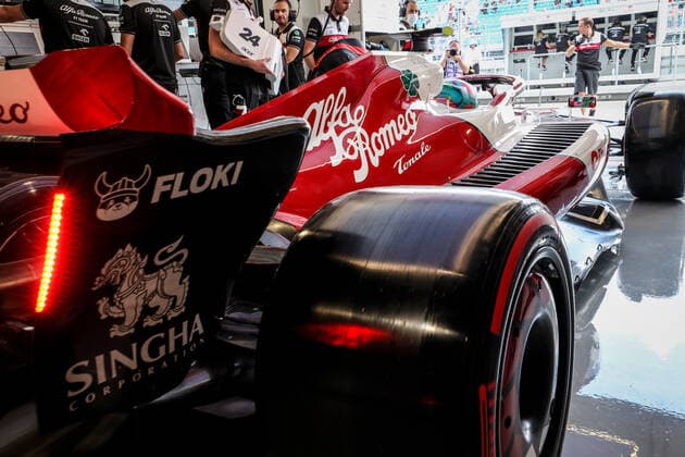 24 ZHOU Guanyu (chi), Alfa Romeo F1 Team ORLEN C42, action during the Formula 1 Crypto.com Miami Grand Prix 2022, 5th round of the 2022 FIA Formula One World Championship, WM, Weltmeisterschaft on the Miami International Autodrome, from May 6 to 8, 2022 in Miami Gardens, Florida, United States of America - F1 - MIAMI GRAND PRIX 2022 DPPI Panoramic  GOOD9220