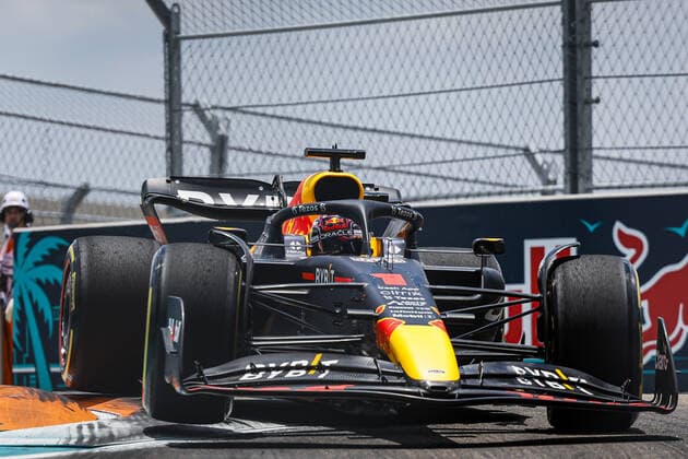 01 VERSTAPPEN Max (nld), Red Bull Racing RB18, action during the Formula 1 Crypto.com Miami Grand Prix 2022, 5th round of the 2022 FIA Formula One World Championship, WM, Weltmeisterschaft on the Miami International Autodrome, from May 6 to 8, 2022 in Miami Gardens, Florida, United States of America - F1 - MIAMI GRAND PRIX 2022 DPPI Panoramic  00122013__DEL9440.JPG_