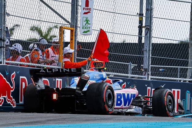 31 OCON Esteban (fra), Alpine F1 Team A522, crash during the Formula 1 Crypto.com Miami Grand Prix 2022, 5th round of the 2022 FIA Formula One World Championship, WM, Weltmeisterschaft on the Miami International Autodrome, from May 6 to 8, 2022 in Miami Gardens, Florida, United States of America - F1 - MIAMI GRAND PRIX 2022 DPPI Panoramic  00122013__DEL9636.JPG_
