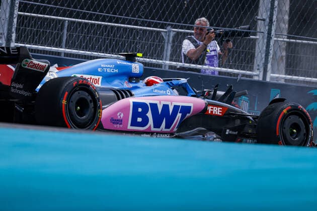 31 OCON Esteban (fra), Alpine F1 Team A522, crash during the Formula 1 Crypto.com Miami Grand Prix 2022, 5th round of the 2022 FIA Formula One World Championship, WM, Weltmeisterschaft on the Miami International Autodrome, from May 6 to 8, 2022 in Miami Gardens, Florida, United States of America - F1 - MIAMI GRAND PRIX 2022 DPPI Panoramic  00122013__DE_8328.JPG_