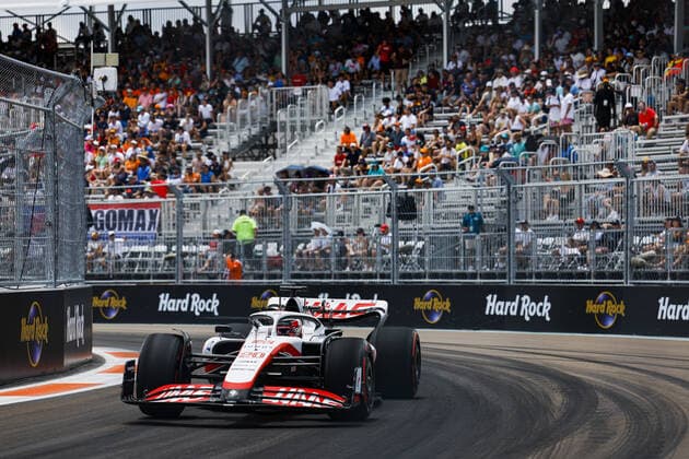 20 MAGNUSSEN Kevin (den), Haas F1 Team VF-22 Ferrari, action during the Formula 1 Crypto.com Miami Grand Prix 2022, 5th round of the 2022 FIA Formula One World Championship, WM, Weltmeisterschaft on the Miami International Autodrome, from May 6 to 8, 2022 in Miami Gardens, Florida, United States of America - F1 - MIAMI GRAND PRIX 2022 DPPI Panoramic  00122013__DEL9764.JPG_