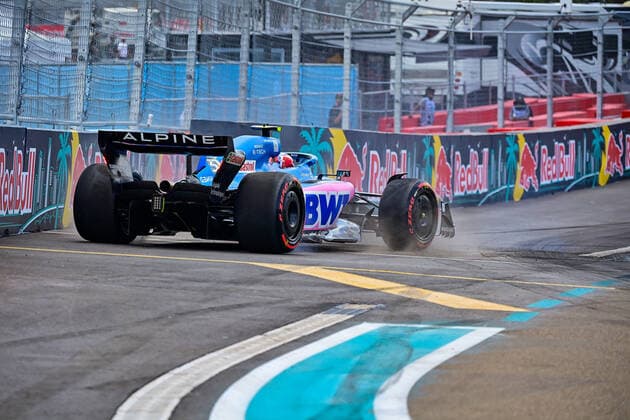 31 OCON Esteban (fra), Alpine F1 Team A522, action crash, accident, during the Formula 1 Crypto.com Miami Grand Prix 2022, 5th round of the 2022 FIA Formula One World Championship, WM, Weltmeisterschaft on the Miami International Autodrome, from May 6 to 8, 2022 in Miami Gardens, Florida, United States of America - F1 - MIAMI GRAND PRIX 2022 DPPI Panoramic  MI2_9385