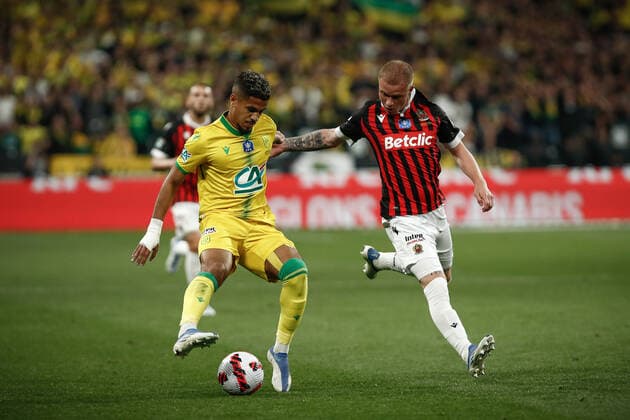 Ludovic Blas (Nantes) vs Melvin Bard (Nice) FOOTBALL : Finale de la Coupe de France - OGC Nice vs FC Nantes - 07 05 2022 AurelienMorissard Panoramic 