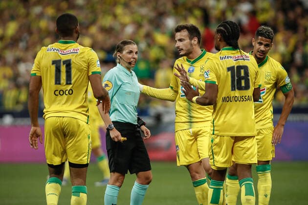 L arbitre Stephanie Frappart FOOTBALL : Finale de la Coupe de France - OGC Nice vs FC Nantes - 07 05 2022 AurelienMorissard Panoramic 