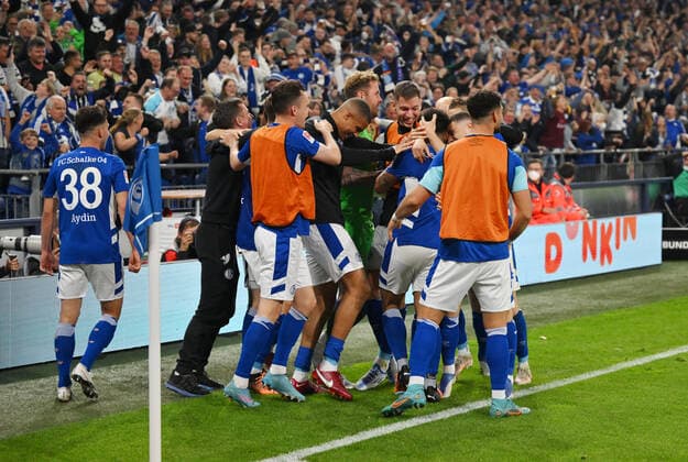 Cheers Schalke 3 2 by Rodrigo Zalazar Schalke 04 07 05 2022, football GER, season 2021 2022, 2 Bundesliga, 33 matchday, FC Schalke 04 FC St Pauli photo Maik Hölter TEAM2sportphoto Gelsenkirchen Nordrhein Westfalen Germany Team2
