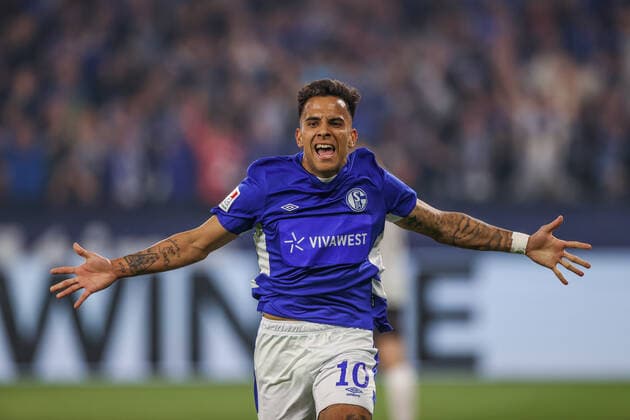 07 05 2022, football, season 2021 2022, 2 Bundesliga, 33 matchday, FC Schalke 04 FC St Pauli, Rodrigo Zalazar FC Schalke 04 photo Tim Rehbein RHR FOTO Gelsenkirchen Veltins Arena NRW Germany xRHR FOTO TRx