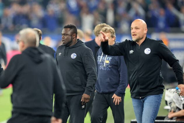 Gerald Asamoah former football player and current head of Linzenbereich at FC Schalke 04 is happy about the goal to 3 2 by Rodrigo Zalazar FC Schalke 04 and promotion to the 1 Bundesliga at the match of the 2 BL season 2021 22 FC Schalke 04 FC St Pauli Copyright Thomas Pakusch