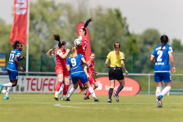 Willstaett, Germany, May 8th 2022: Players contest the ball during the FLYERALARM Frauen-Bundesliga game between SC Sand and 1. FC Koeln at Adams Arena in Willstaett, Germany Dan O Connor SPP FLYERALARM Frauen-Bundesliga - SC Sand v 1. FC Koeln - Adams Arena 