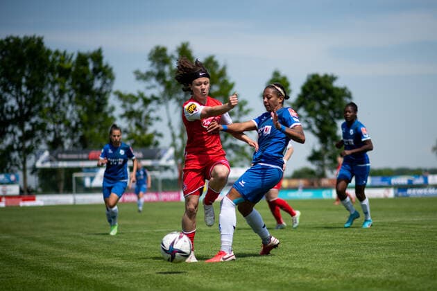Alicia Gudorf 1 FC Koeln in duel with Adrienne Jordan SC Sand , GER, SC Sand vs FC Koeln, Flyeralarm Frauen Bundesliga, 21 Spieltag, 08 05 2022, Spielzeit 2021 2022 GER, SC Sand vs FC Koeln, Flyeralarm Frauen Bundesliga, 21 Spieltag, 08 05 2022, Spielzeit 2021 2022 Copyright: xEibner Memmlerx EP_MMR