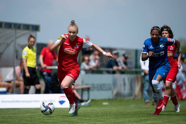 Weronika Zawistowska 1 FC Koeln on the ball, GER, SC Sand vs FC Koeln, Flyeralarm Frauen Bundesliga, 21 Spieltag, 08 05 2022, Spielzeit 2021 2022 GER, SC Sand vs FC Koeln, Flyeralarm Frauen Bundesliga, 21 Spieltag, 08 05 2022, Spielzeit 2021 2022 Copyright: xEibner Memmlerx EP_MMR