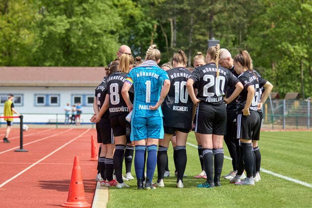 08 05 2022, GER, womens soccer, 2 BL, 2021 2022, RB Leipzig 1 FC Nürnberg team 1 FC Nürnberg, before kickoff, team circle, on sideline Markranstädt Stadion am Bad Saxony Germany