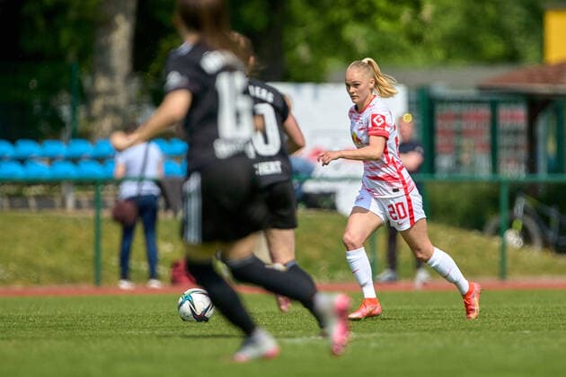 08 05 2022, GER, womens soccer, 2 BL, 2021 2022, RB Leipzig 1 FC Nuremberg Victoria Krug 20, RB Leipzig , cutout, action, with ball, focused view Markranstädt Stadion am Bad Saxony Germany