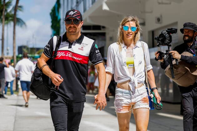 77 Valtteri Bottas FIN, Mercedes AMG Petronas F1 Team and his girlfriend Tiffany Cromwell, F1 Grand Prix of Miami at Miami International Autodrome on May 8, 2022 in Miami, United States of America Photo by HOCH ZWEI Miami United States of America