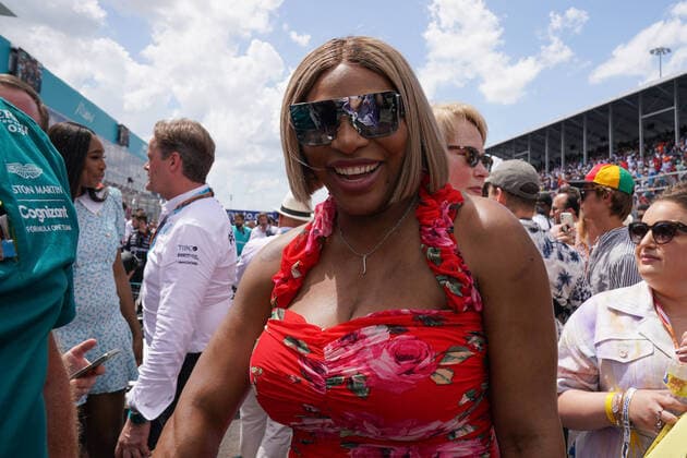 F1 - FORMULA 1 CRYPTO.COM MIAMI GRAND PRIX 2022, 08 05 2022 Miami International Autodrome, Miami, United States on 8 May 2022 Serena Williams, Venus Williams during the F1 - FORMULA 1 CRYPTO.COM MIAMI GRAND PRIX 2022, Eleanor Hoad Editorial Use Only Copyright: xEleanorxHoadx ESM-0464-0010