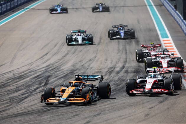 03 RICCIARDO Daniel (aus), McLaren F1 Team MCL36, action with 47 SCHUMACHER Mick (ger), Haas F1 Team VF-22 Ferrari during the Formula 1 Crypto.com Miami Grand Prix 2022, 5th round of the 2022 FIA Formula One World Championship, WM, Weltmeisterschaft on the Miami International Autodrome, from May 6 to 8, 2022 in Miami Gardens, Florida, United States of America - F1 - MIAMI GRAND PRIX 2022 - RACE DPPI Panoramic GOOD0452