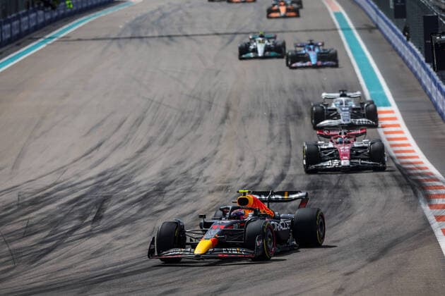 11 PEREZ Sergio (mex), Red Bull Racing RB18, action during the Formula 1 Crypto.com Miami Grand Prix 2022, 5th round of the 2022 FIA Formula One World Championship, WM, Weltmeisterschaft on the Miami International Autodrome, from May 6 to 8, 2022 in Miami Gardens, Florida, United States of America - F1 - MIAMI GRAND PRIX 2022 - RACE DPPI Panoramic  GOOD0418