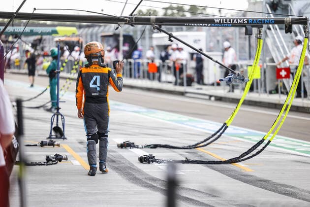 NORRIS Lando (gbr), McLaren F1 Team MCL36, portrait, retirement during the Formula 1 Crypto.com Miami Grand Prix 2022, 5th round of the 2022 FIA Formula One World Championship, WM, Weltmeisterschaft on the Miami International Autodrome, from May 6 to 8, 2022 in Miami Gardens, Florida, United States of America - F1 - MIAMI GRAND PRIX 2022 - RACE DPPI Panoramic _DE_0939