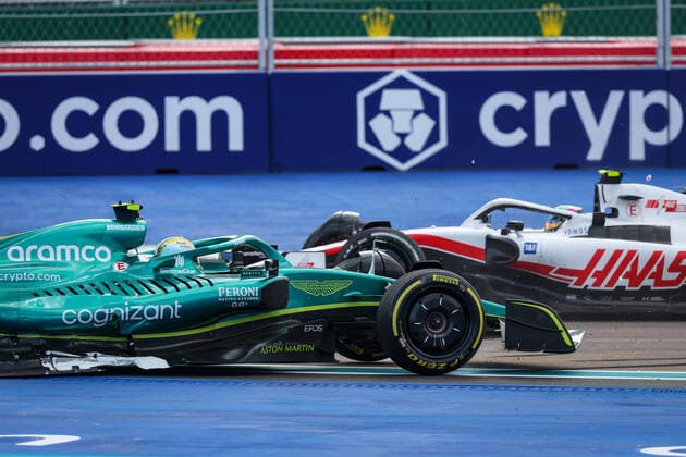 47 SCHUMACHER Mick (ger), Haas F1 Team VF-22 Ferrari, action with 05 VETTEL Sebastian (ger), Aston Martin F1 Team AMR22, crash, accident, during the Formula 1 Crypto.com Miami Grand Prix 2022, 5th round of the 2022 FIA Formula One World Championship, WM, Weltmeisterschaft on the Miami International Autodrome, from May 6 to 8, 2022 in Miami Gardens, Florida, United States of America - F1 - MIAMI GRAND PRIX 2022 - RACE DPPI Panoramic GOOD1200
